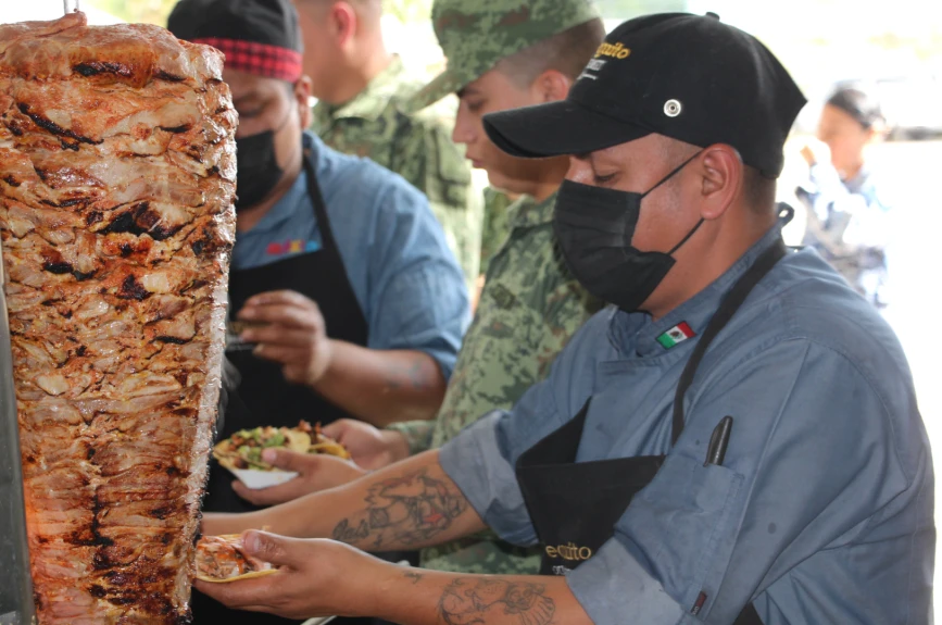 Todos nuestros voluntarios agradecen su enorme apoyo y comida.