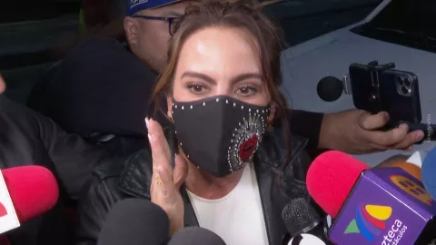 Kate del Castillo llega a México acompañada de un misterioso galán.