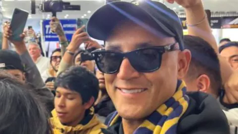 Keylor Navas lentes en su llegada a México