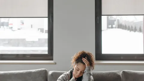 El agotamiento crónico se presenta más allá de las horas del sueño