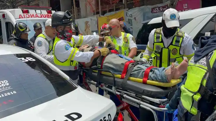 Joven recibe descarga de alta tensión mientras laboraba en la Cuauhtémoc
