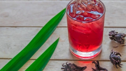 El agua de jamaica ayuda a dejar de tomar refresco