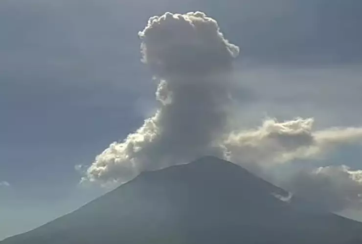 Volcán Popocatépetl hoy disminuye actividad pero mantienen restricciones