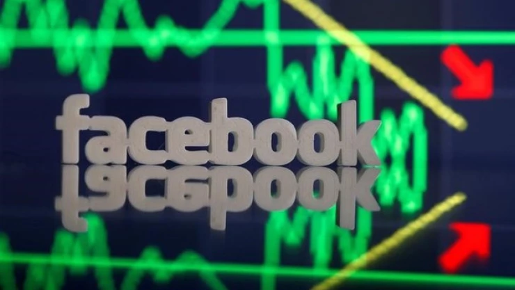 Caen acciones de Facebook