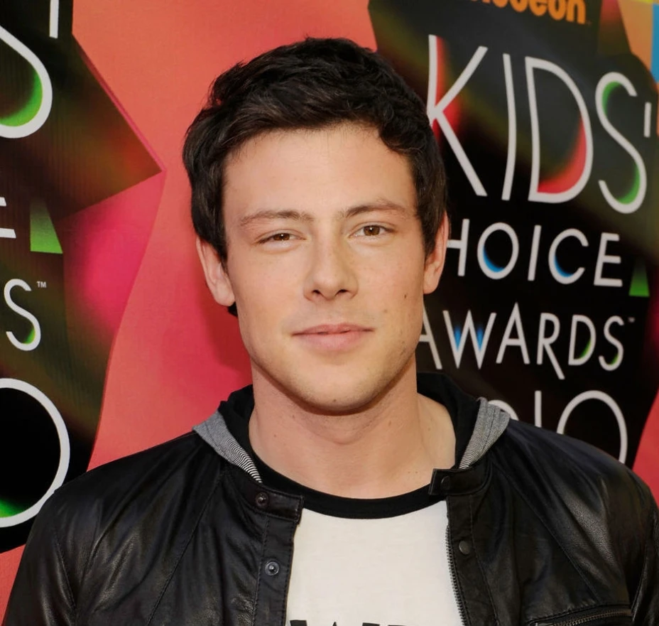 Cory Monteith, el joven actor de la exitosa serie estadunidense de televisión Glee, fue encontrado muerto en un hotel de Vancouver, Canadá