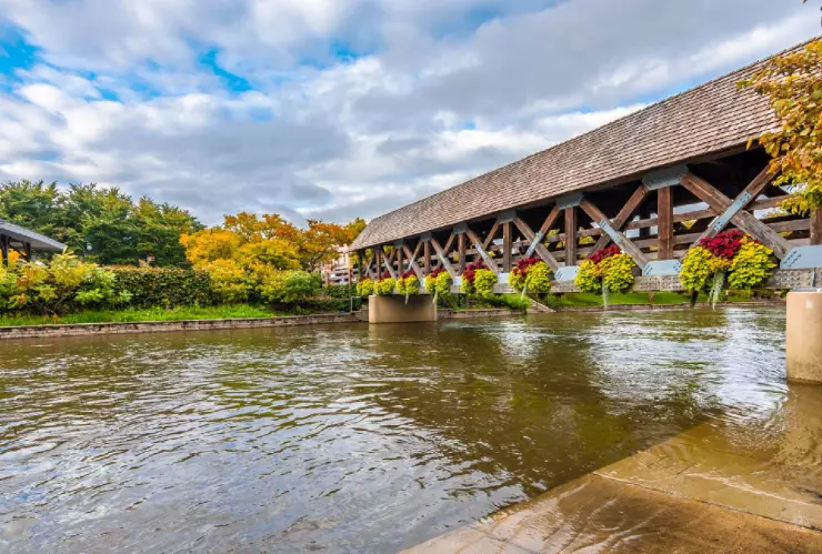 La vista del lago en Neperville, Illinois