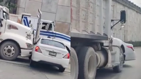 VIDEO: ¡Se lo llevó! Conductor de volquete choca contra un vehículo y lo empuja varios metros en Puerto Morelos