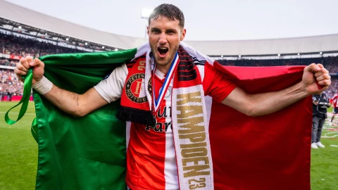 Santiago Giménez, delantero del Feyenoord
