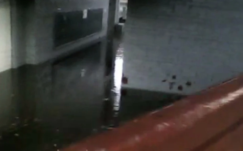 El plantel continúa inundado