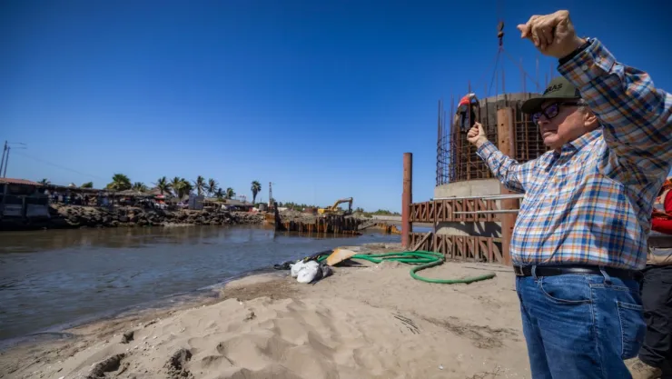 Rocha Moya supervisa construcción de puente en Guasave..jpg