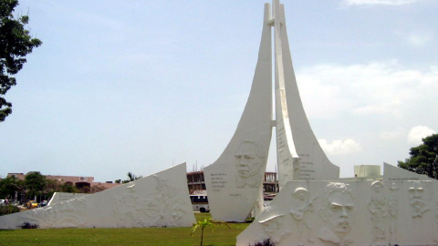 azteca quintana roo monumento a la historia de méxico la licuadora cancún.jpg