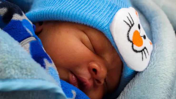 Riesgos del colecho: Bebés mueren asfixiados mientras duermen