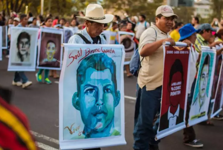padre Saúl 43 normalistas Ayotzinapa.jpg