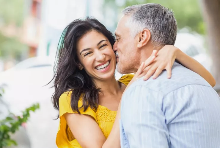 ¿Por qué la Generación Z prefiere relaciones con diferencias de edad?