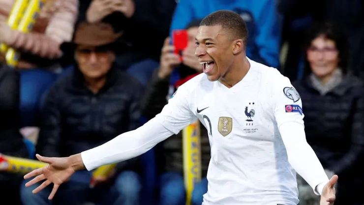 Kylian Mbappé durante un duelo entre Francia y Andorra