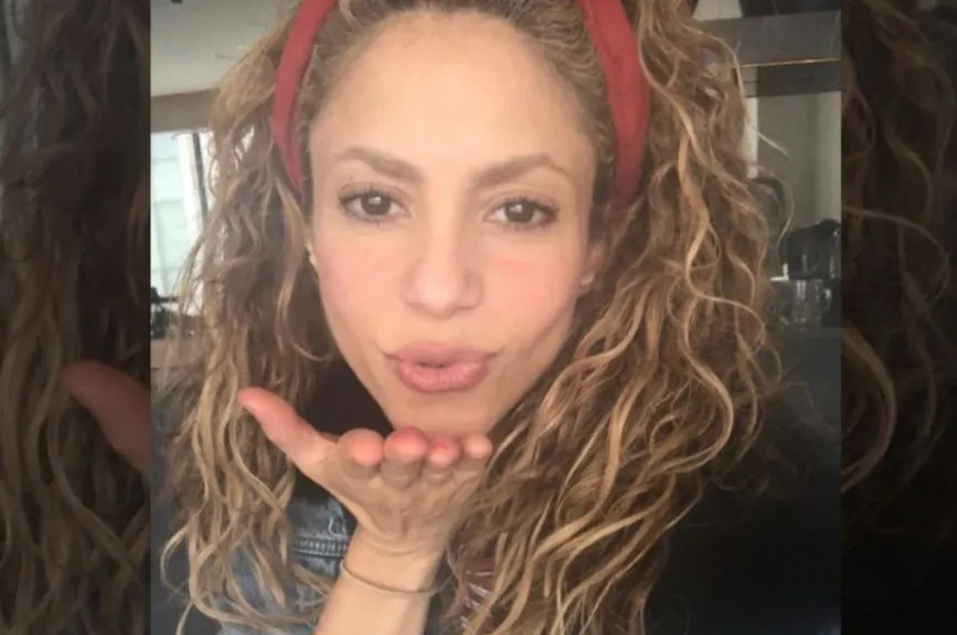 Shakira chinos.jpg
