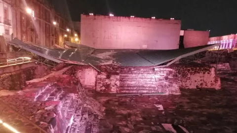 El techo sobre Templo Mayor se derrumbo debido a la fuerte lluvia y granizo del miércoles 28 de abril