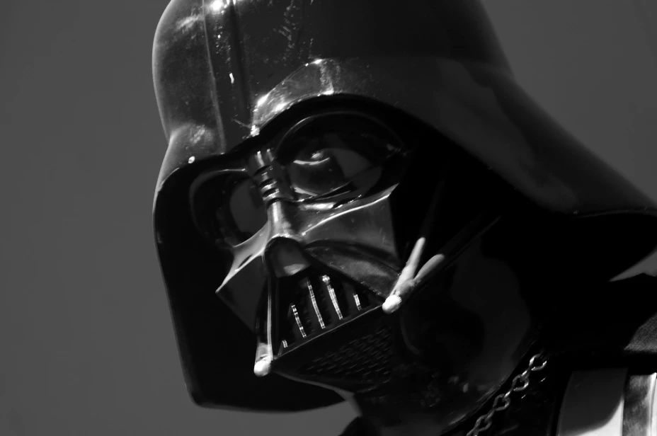 Un hombre de Australia se tomó una “selfie” a un costado de un cartel de Star Wars en el que aparecía Darth Vader