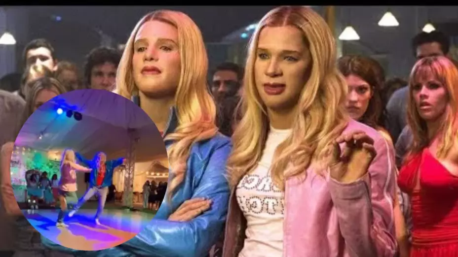Chambelanes sorprenden a en XV años con baile de la película “¿Dónde están las rubias_”.jpg