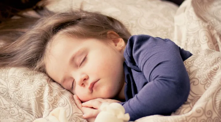 Los beneficios de tomar una siesta de 30 minutos según expertos