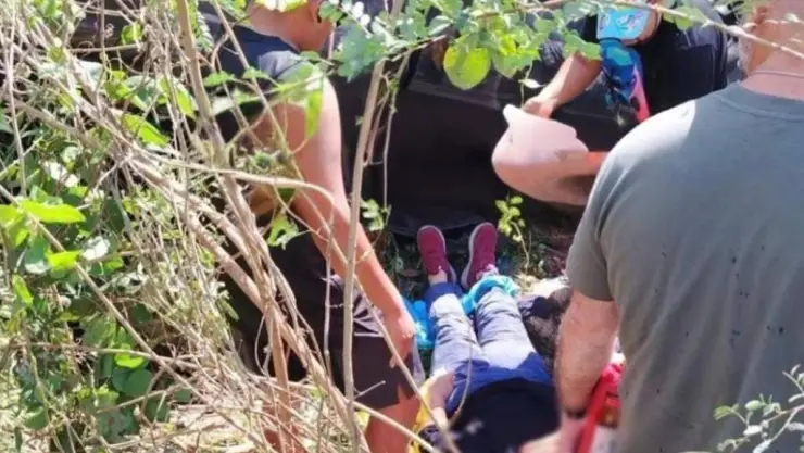 Llanta revienta y provoca fuerte VOLCADURA en Cansahcab–Motul; mujer quedo atrapada en su auto