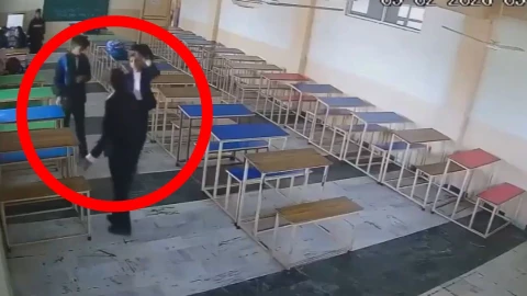 Video estudiante mata a compañera en India