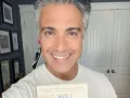 Jaime Camil presume sus lecturas..jpg