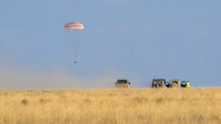 Video de 3 astronautas regresan a la Tierra tras pasar 371 días en el espacio