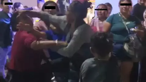 Fuerte pelea entre mujeres en el Carnaval de Kanasín 2025; esto sabemos