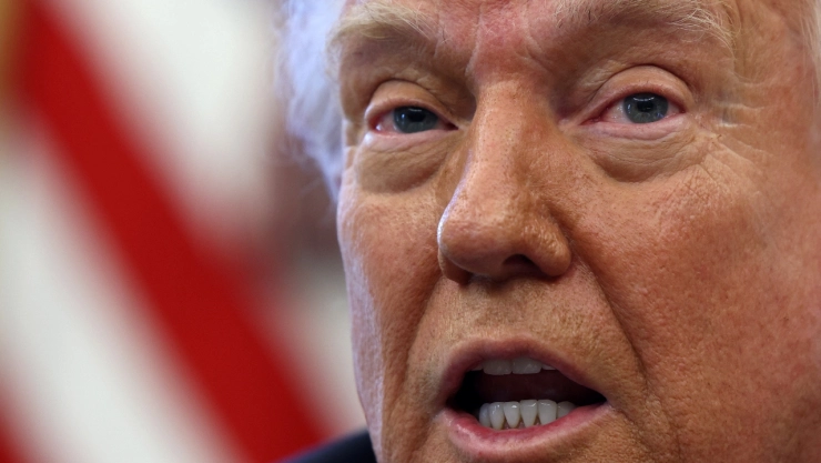 El presidente de EU, Donald Trump, impone nuevos aranceles a autos, medicamentos y electricidad.