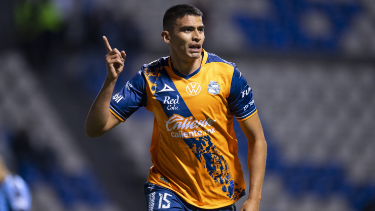 Guillermo Martínez celebra gol del Puebla