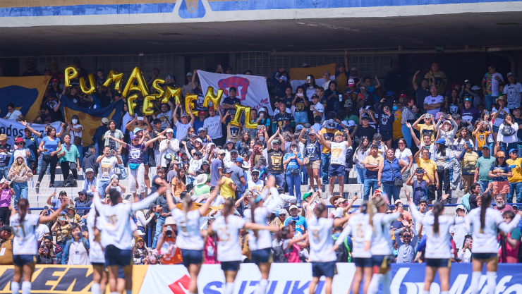 Pumas Femenil festeja con su afición