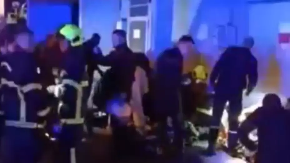 Una granada explotó en un bar de Grenoble, Francia, dejando más de 10 heridos.