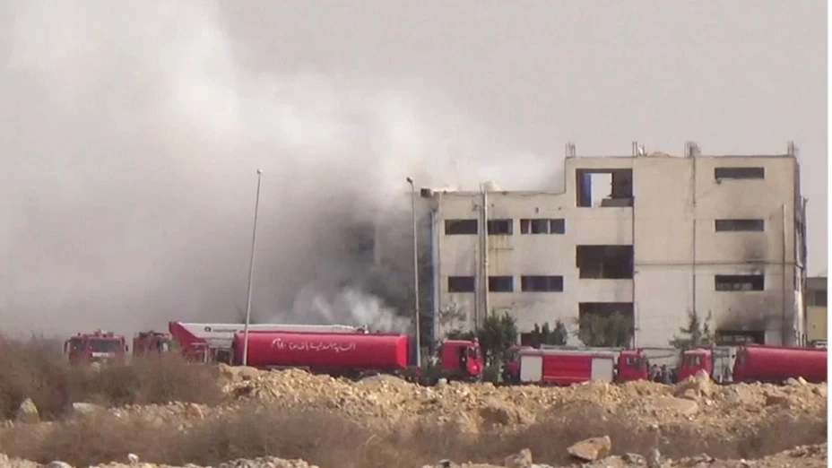 Incendio en fábrica de rioa en Obour, Egipto, el 11 de marzo.jpg