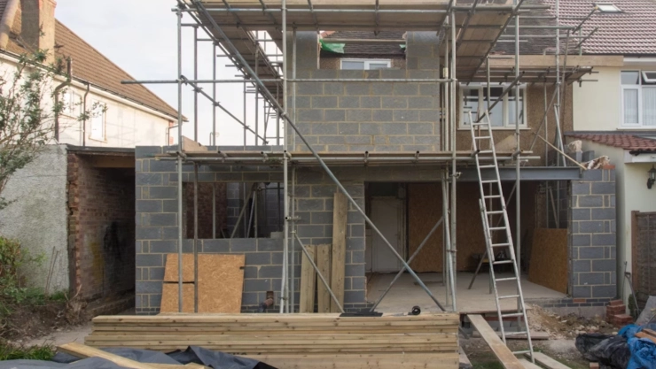 Ocurrió en Francisco de Montejo: Pagó 75 mil pesos para remodelar su casa y terminó ESTAFADO; ahora se irán a juicio