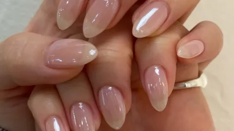 La forma correcta de llevar el clean look en tus uñas