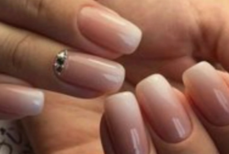  diseños de uñas color rosa con nude