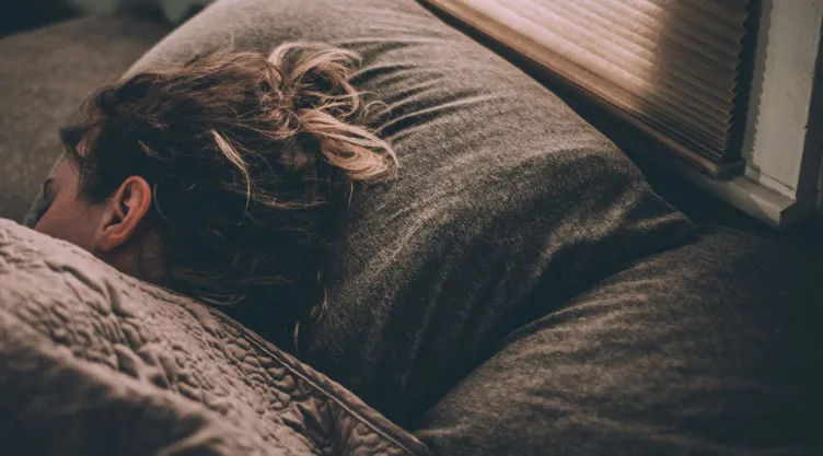 Descubre cuál es la mejor posición para dormir y despertar renovado