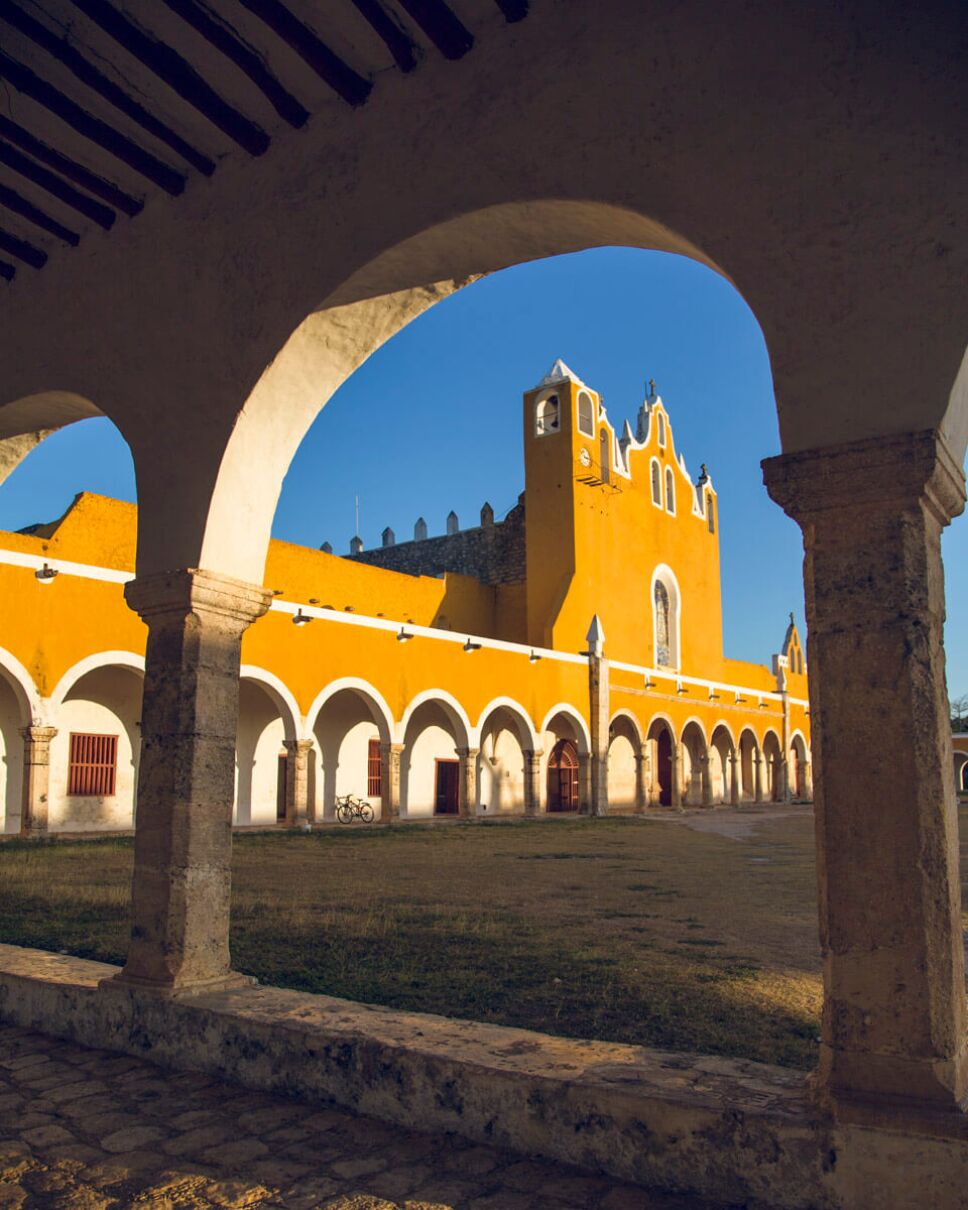 izamal pueblo magico color amarillo convento