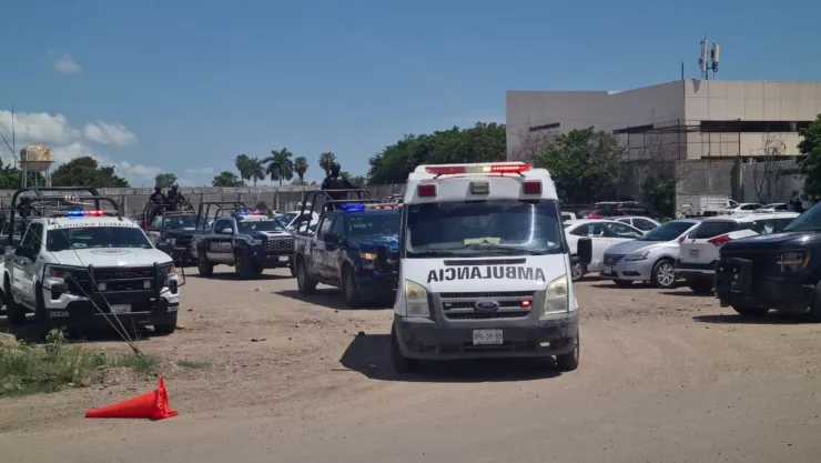 Traslado de reos heridos tras riña en penal de Aguaruto