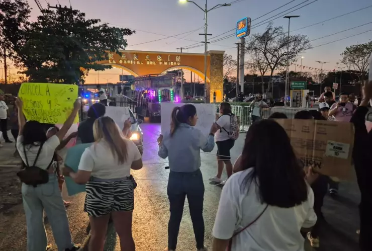 ÜLTIMA HORA: Reportan bloqueo en Periférico de Mérida por activistas del caso de “Negrita” hoy, lunes 3 de marzo