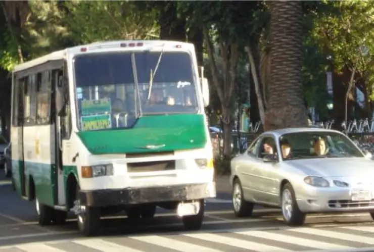 Microbuses y combis exigen aumento de tarifas