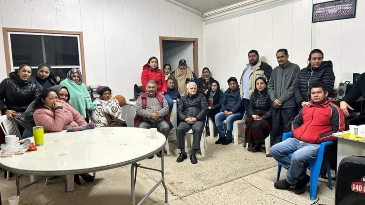 Escuela de Hidalgo maestros trabajadores retenidos recursos padres de familia