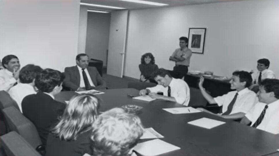 William Rodríguez en una reunión