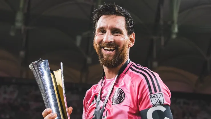 messi campeones cup.jpg