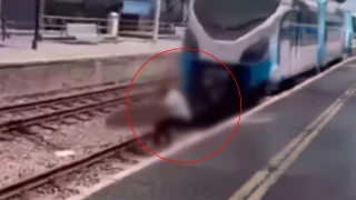 Hombre se quita la vida en estación de tren en Sudáfrica: Revelan causa vinculada a paternidad