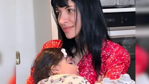 Cazzu con su hija Inti