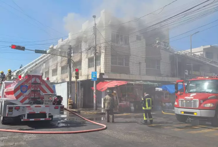 Se incendian bodegas en Veracruz.