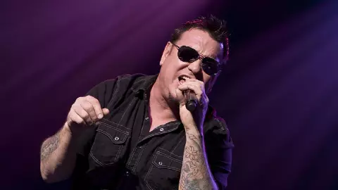 Steve Harwell, exvocalista de la banda de rock Smash Mouth, murió a los 56 años