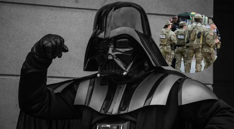 Persona con disfraz de Darth Vader y oficiales de la Guardia Nacional en Estados Unidos.